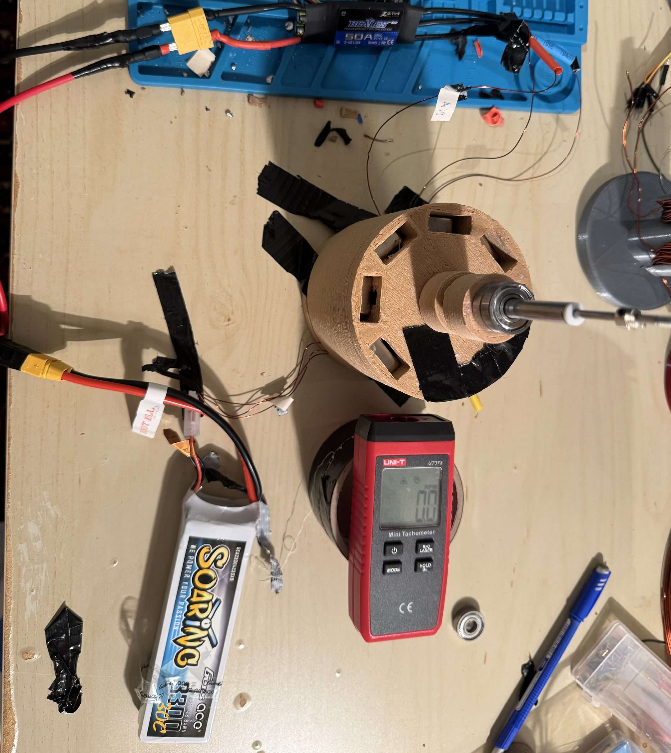 Test bench with rotor on shaft, tachometer, LiPo battery and ESC